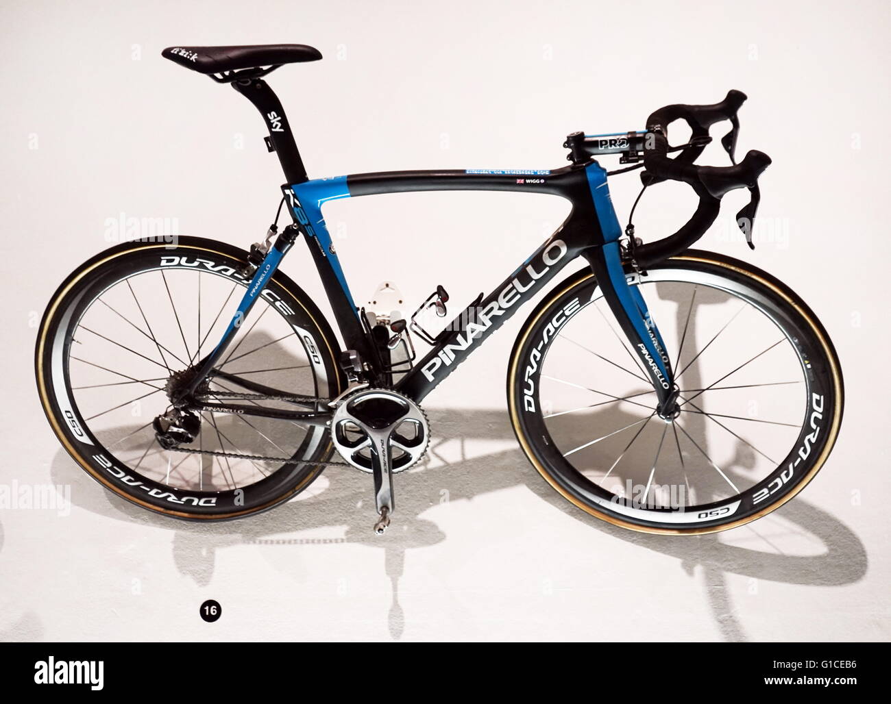 Team Sky Pinarello Dogma K8-S made from carbon fibre. Dated 2015 Stock  Photo - Alamy