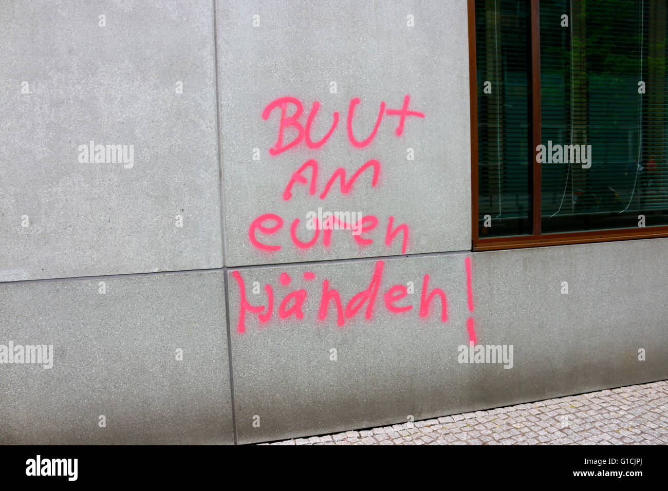 'Blut an Euren Haenden' - Impressionen - Demonstration unter dem Motto 'Die Toten kommen' der Kuenstlergruppe 'Zentrum fuer poli Stock Photo