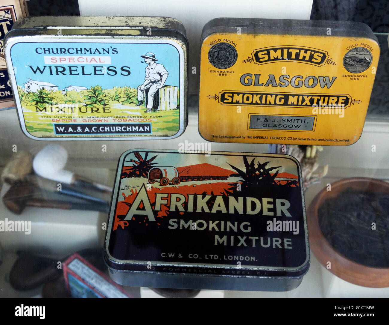 Tin of shredded tobacco for rolling hand made cigarettes; English 1915-1925  Stock Photo
