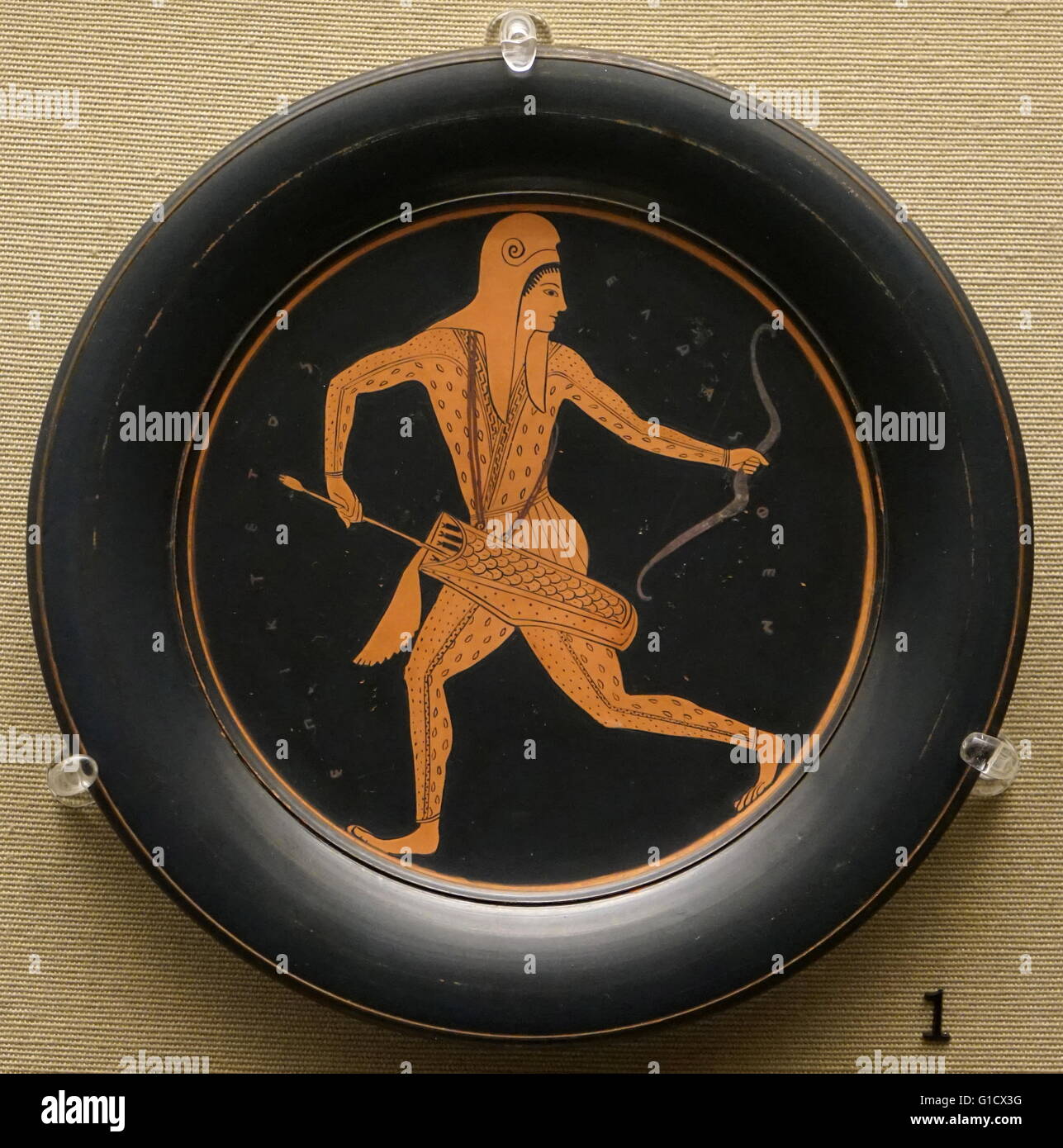 Red-figured plate, depicts an archer, made in Athens. Dated 6th Century BC Stock Photo