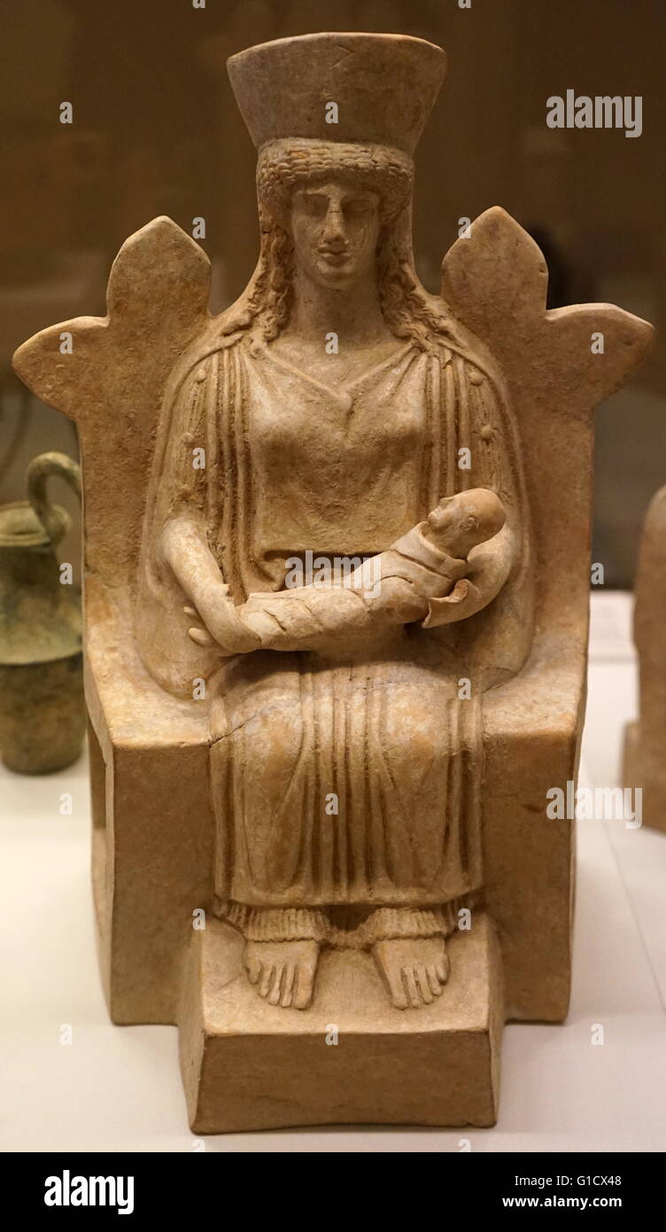 Terracotta figurine of a woman and baby from Boeotia. Dated 5th Century BC Stock Photo