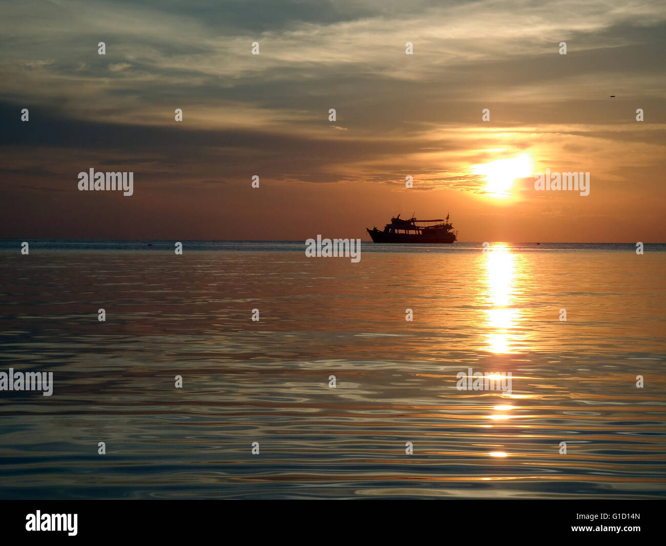 Sunrise and Fishermen boat silhouette in Thailand Stock Photo - Alamy