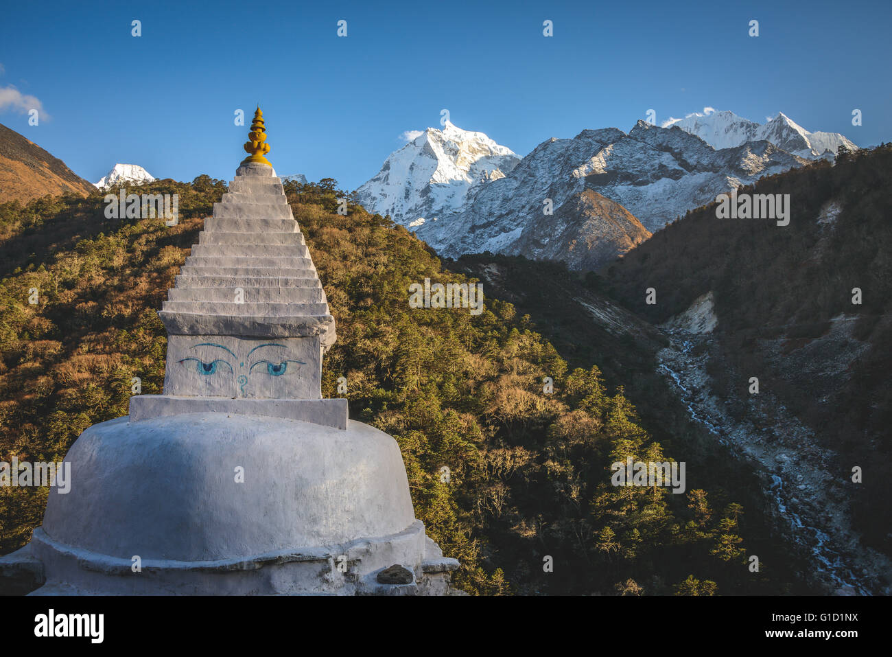 Stupa on the route to Mt Everest Stock Photo
