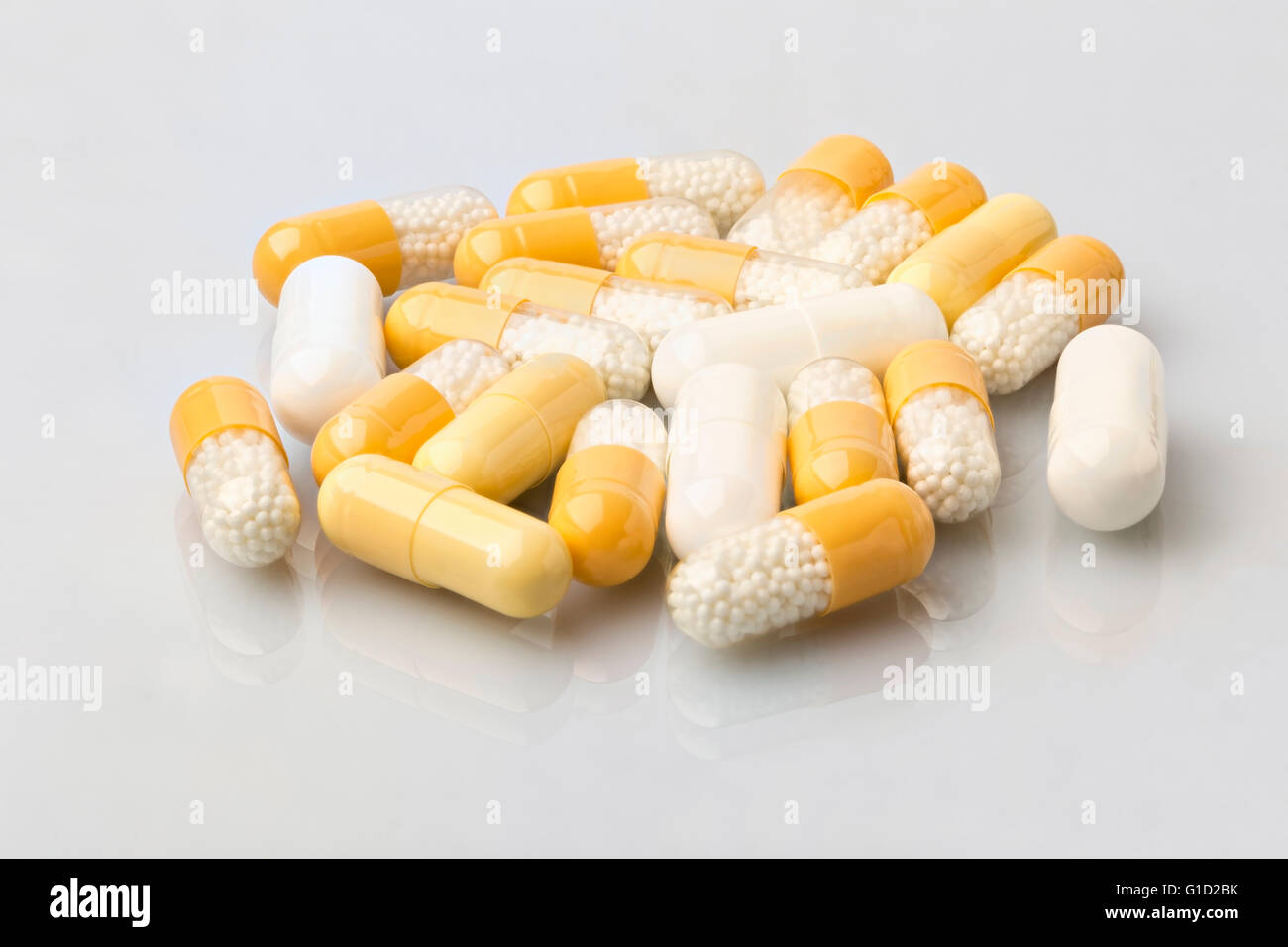 Various medical dosage capsule white and yellow Stock Photo