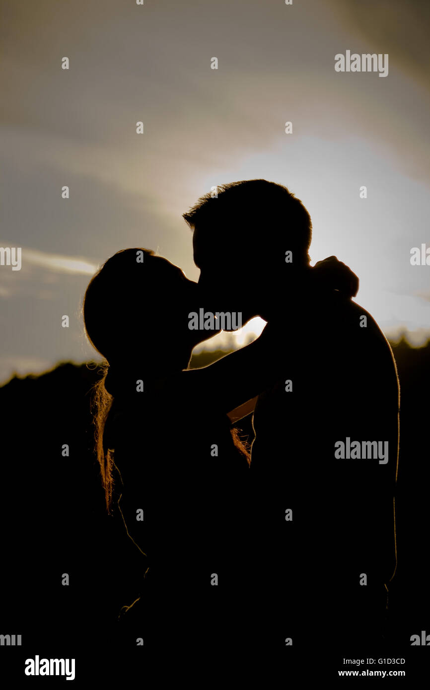 Couple de silhouette hi-res stock photography and images - Alamy