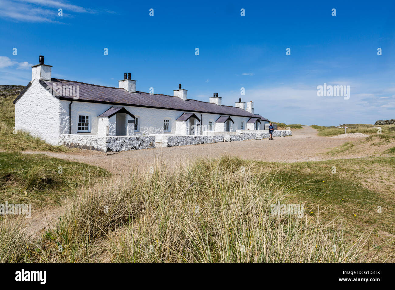Houses and cottages hi-res stock photography and images - Alamy