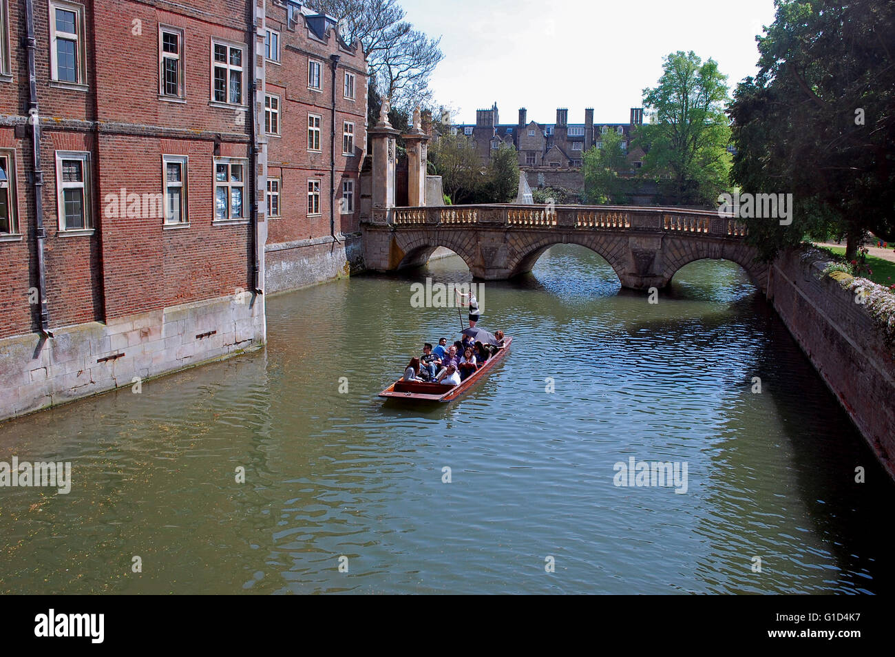 Punts on the river Cambs at St John's College as seen from the Bridge of Sighs Stock Photo