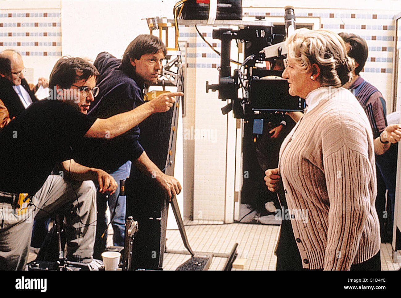 Mrs Doubtfire Das Stachelige Kindermadchen Chris Columbus Robin Williams Set Stock Photo Alamy