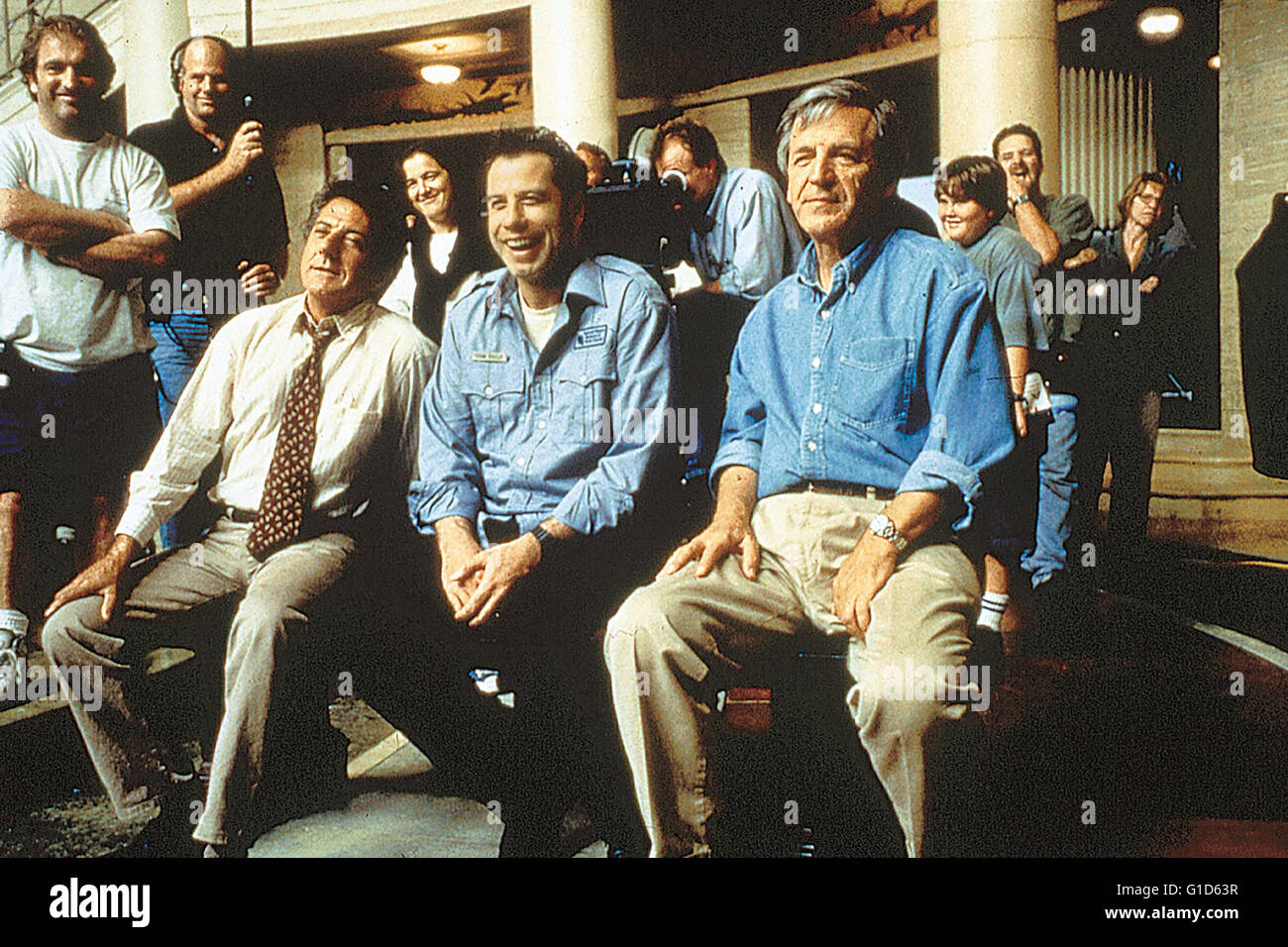 Mad City / Set / Dustin Hoffman / John Travolta / Constantin Costa-Gavras,Constantin Costa-Gavras und seine zwei Stars Dustin Hoffman und John Travolta Stock Photo