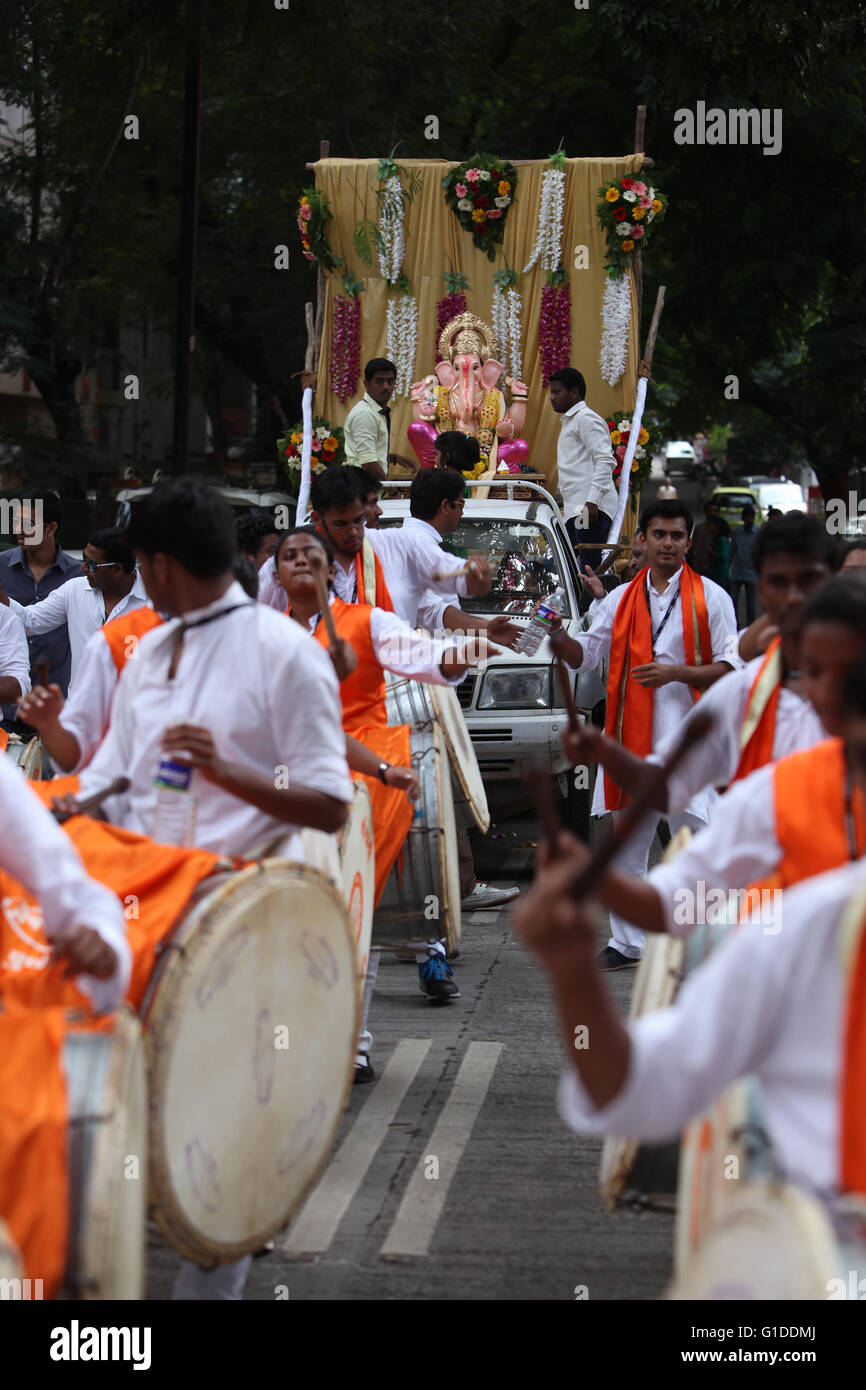 Dhol tasha hi-res stock photography and images - Alamy