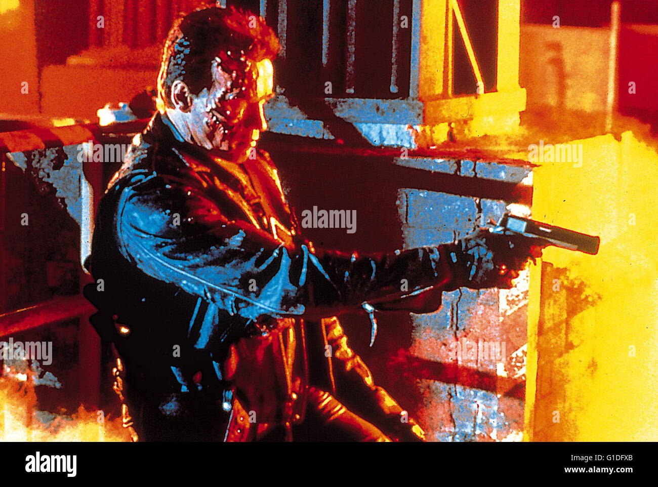 Терминатор 1 судный день фильм. Терминатор 2 дата выхода. Терминатор 2 дата выхода. Арнольд шварценеггер терминатор 2. Джеймс кэмерон терминатор 2: судный день.