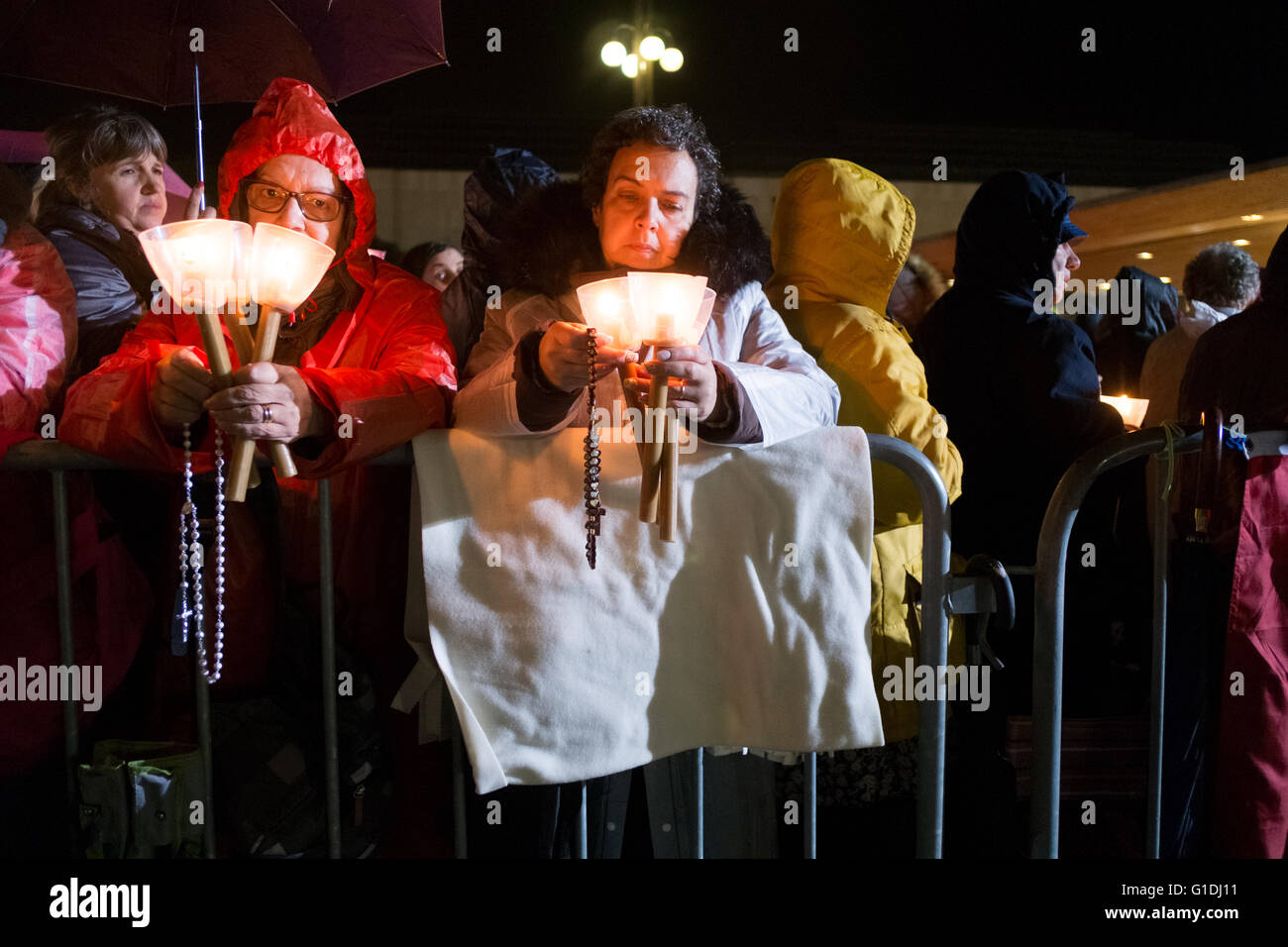 May 13 Candlelight procession at the Shrine of Fatima Stock Photo Alamy