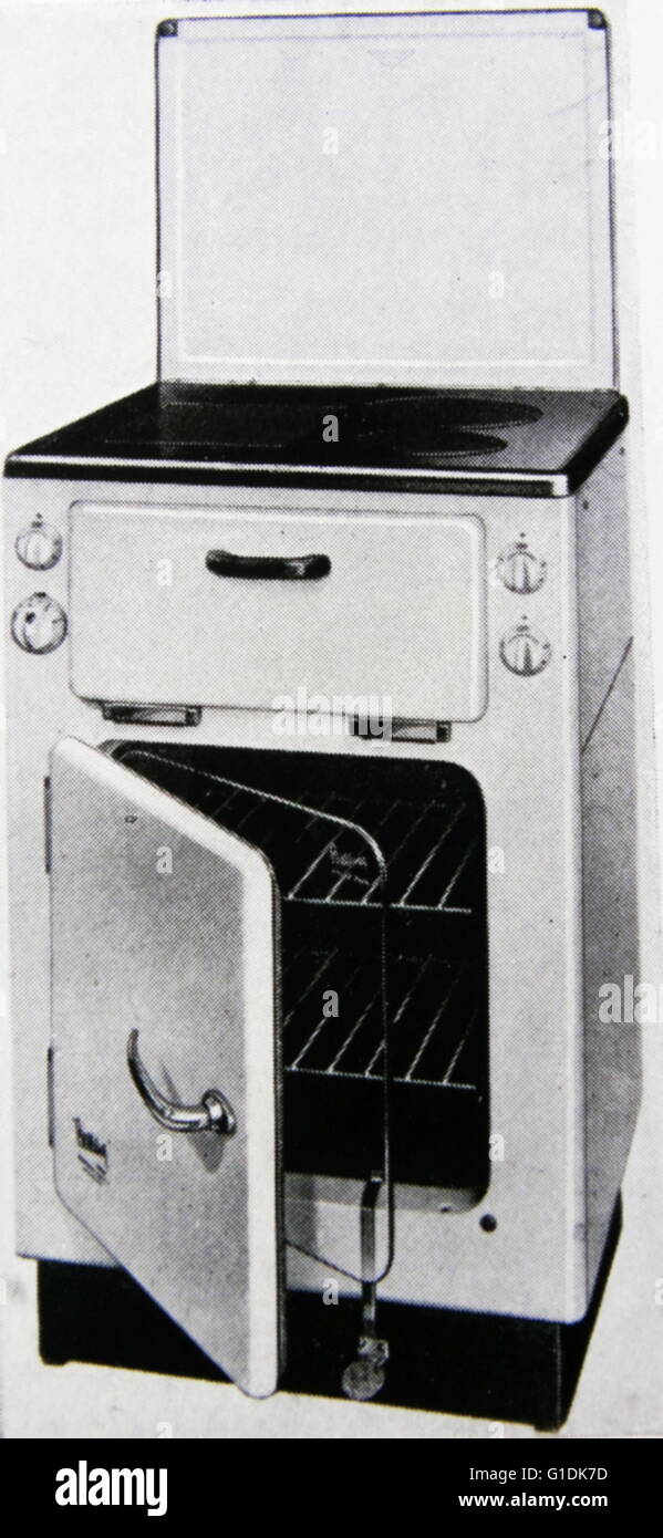 The Radiation 'New World' gas cooker with thermostat to control heat Stock Photo
