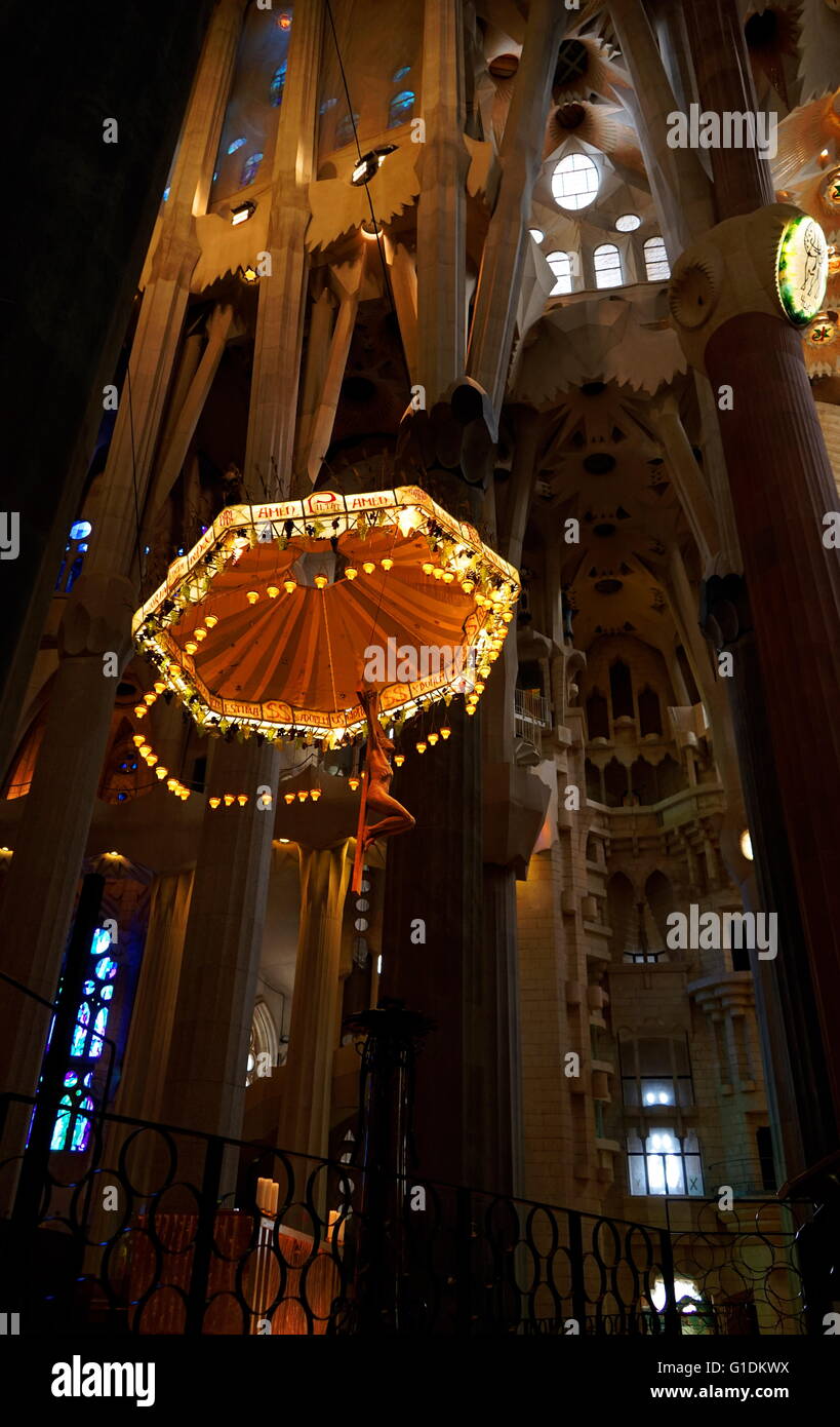 View of the suspended crucifix within the Basílica i Temple Expiatori de la Sagrada Família, a Roman Catholic church in Barcelona, designed by Spanish architect Antoni Gaudí (1852–1926). Dated 21st Century Stock Photo