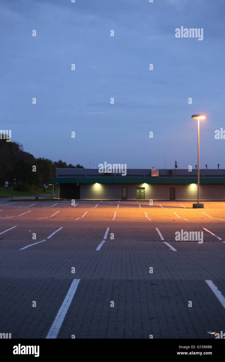 Empty supermarket parking lot hi-res stock photography and images - Alamy