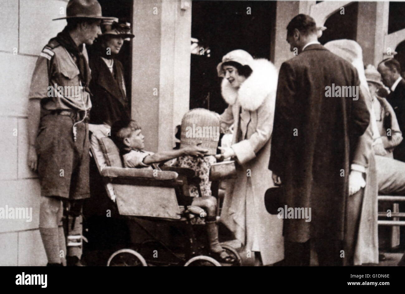 Photograph of Princess Albert Frederick Arthur George (1895-1952) and Lady Elizabeth (1900-2002) visiting a crippled scout at the Royal United Hospital. Dated 20th Century Stock Photo