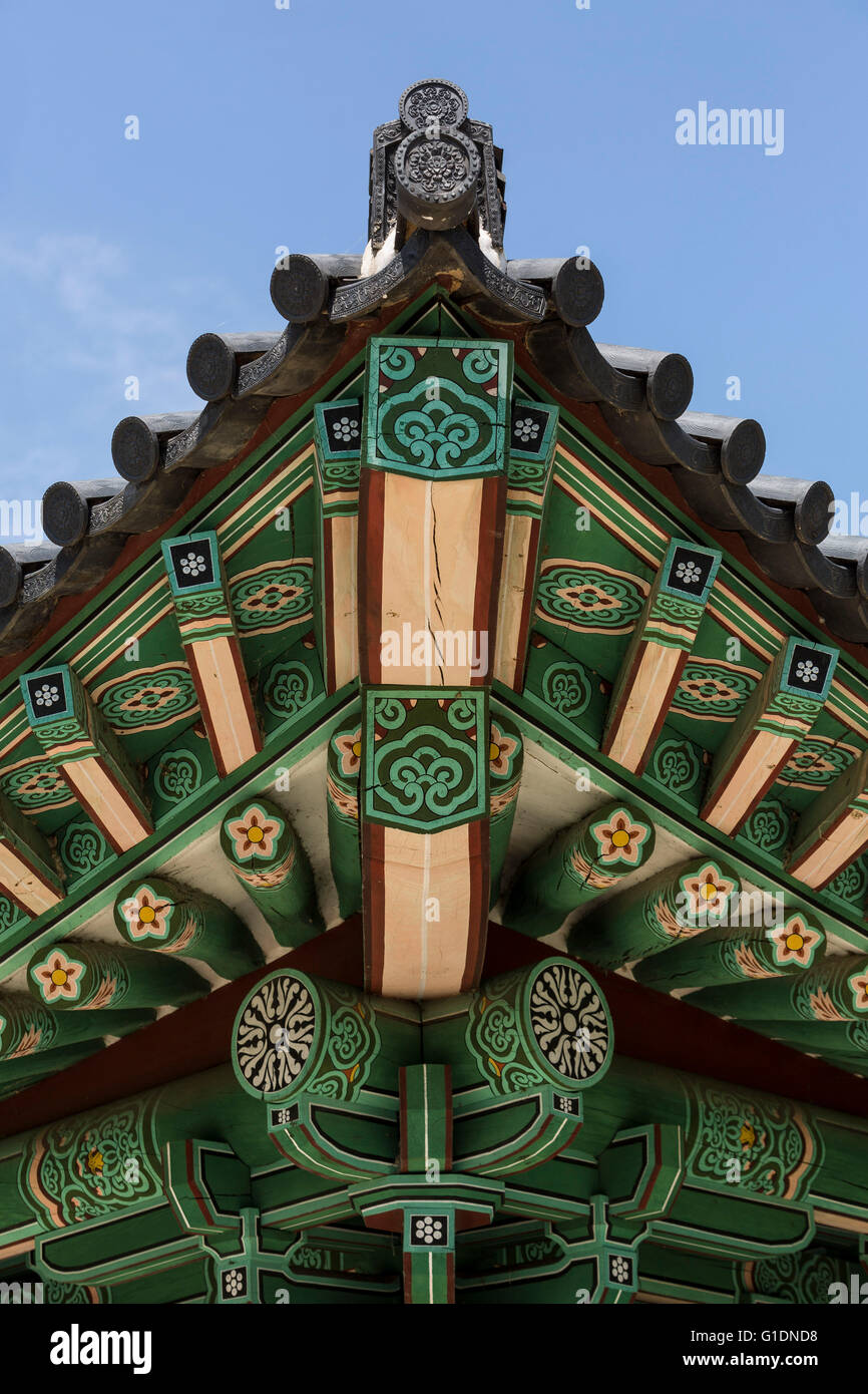 Detail of decorated roof, Donggung Palace and Wolji Pond in Gyeongju, South Korea Stock Photo