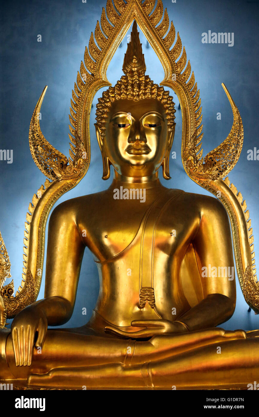 Wat Benchamabophit (Marble Temple). Seated Golden Buddha statue ...