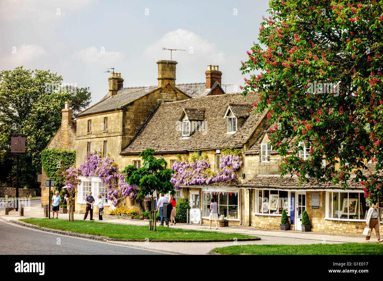 Broadway cotswolds hi-res stock photography and images - Alamy