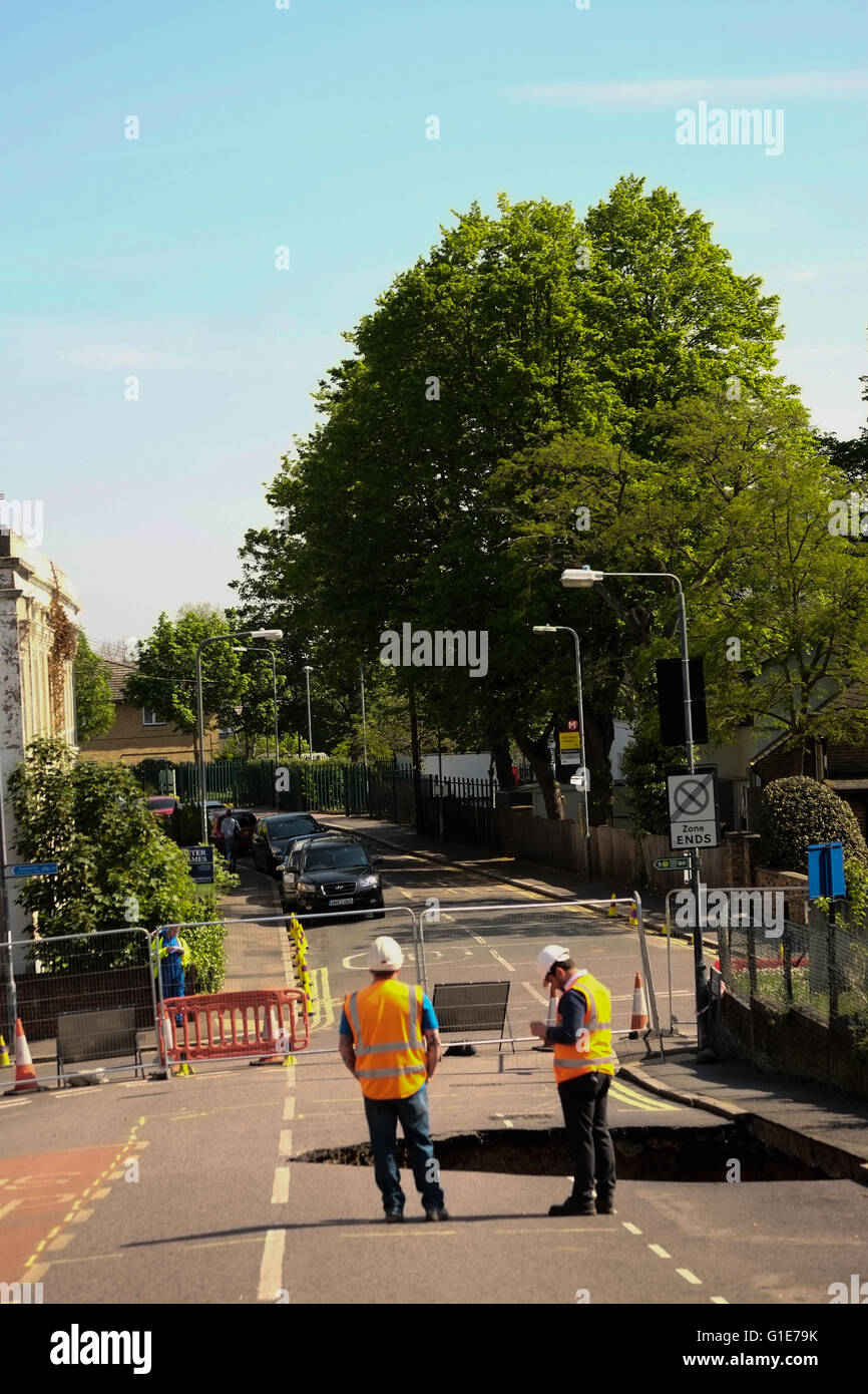 London, UK. 13th May, 2016. Workmen assess large sinkhole in Woodland Terrace, Charlton  Credit:  claire doherty/Alamy Live News Stock Photo