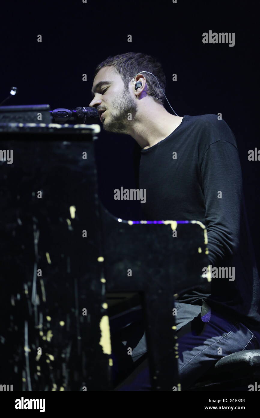 Liverpool, Merseyside, UK. 13th May, 2016. Editors perform live at the Liverpool Echo Arena supporting Manic Street Preachers. Credit:  Simon Newbury/Alamy Live News Stock Photo