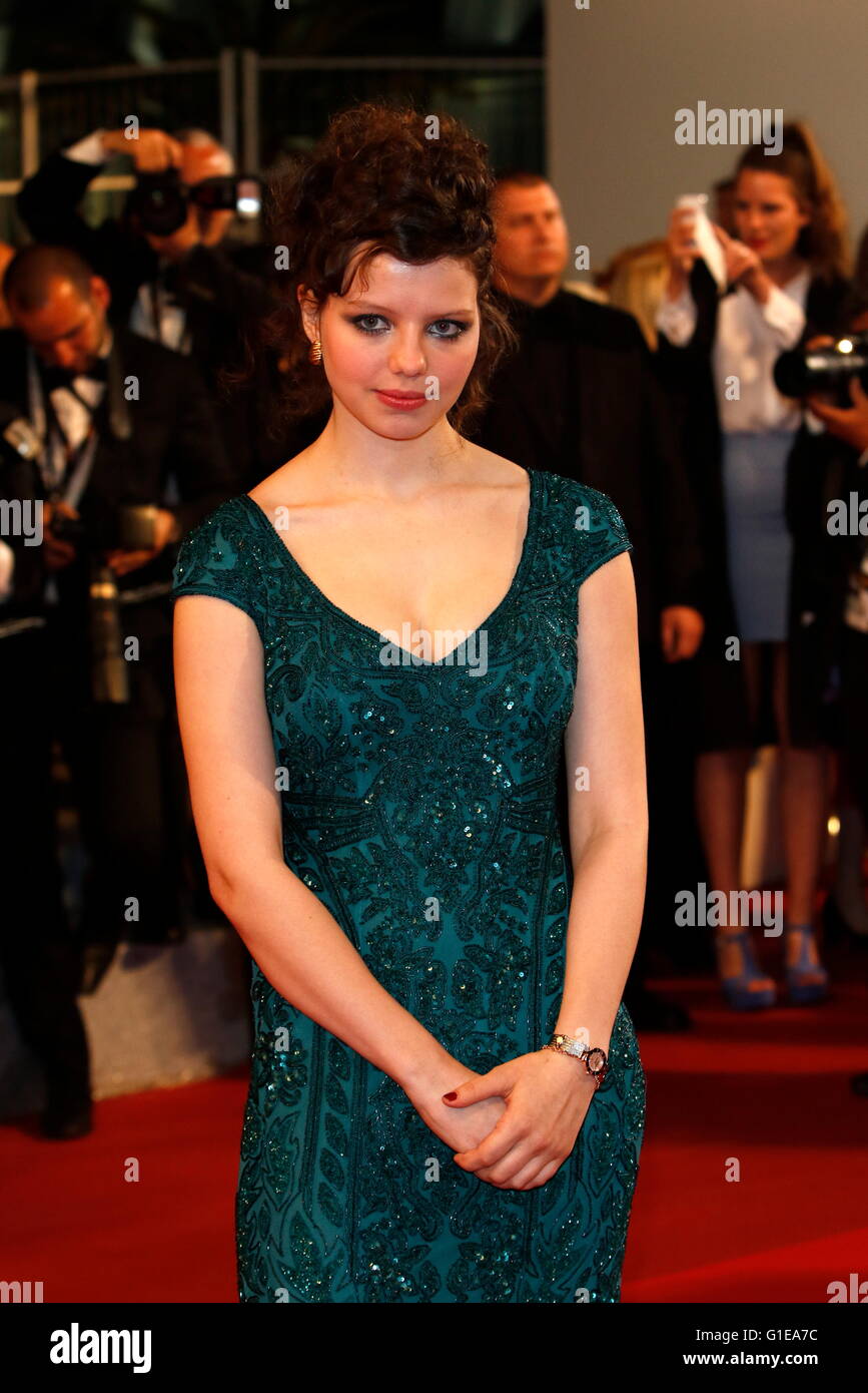 Cannes, France. 13th May, 2016. Chloe Levine attends the premiere of 'The Dancer' during the 69th Annual Cannes Film Festival at Palais des Festivals in Cannes, France, on 13 May 2016. Photo: Hubert Boesl Credit:  dpa picture alliance/Alamy Live News Stock Photo