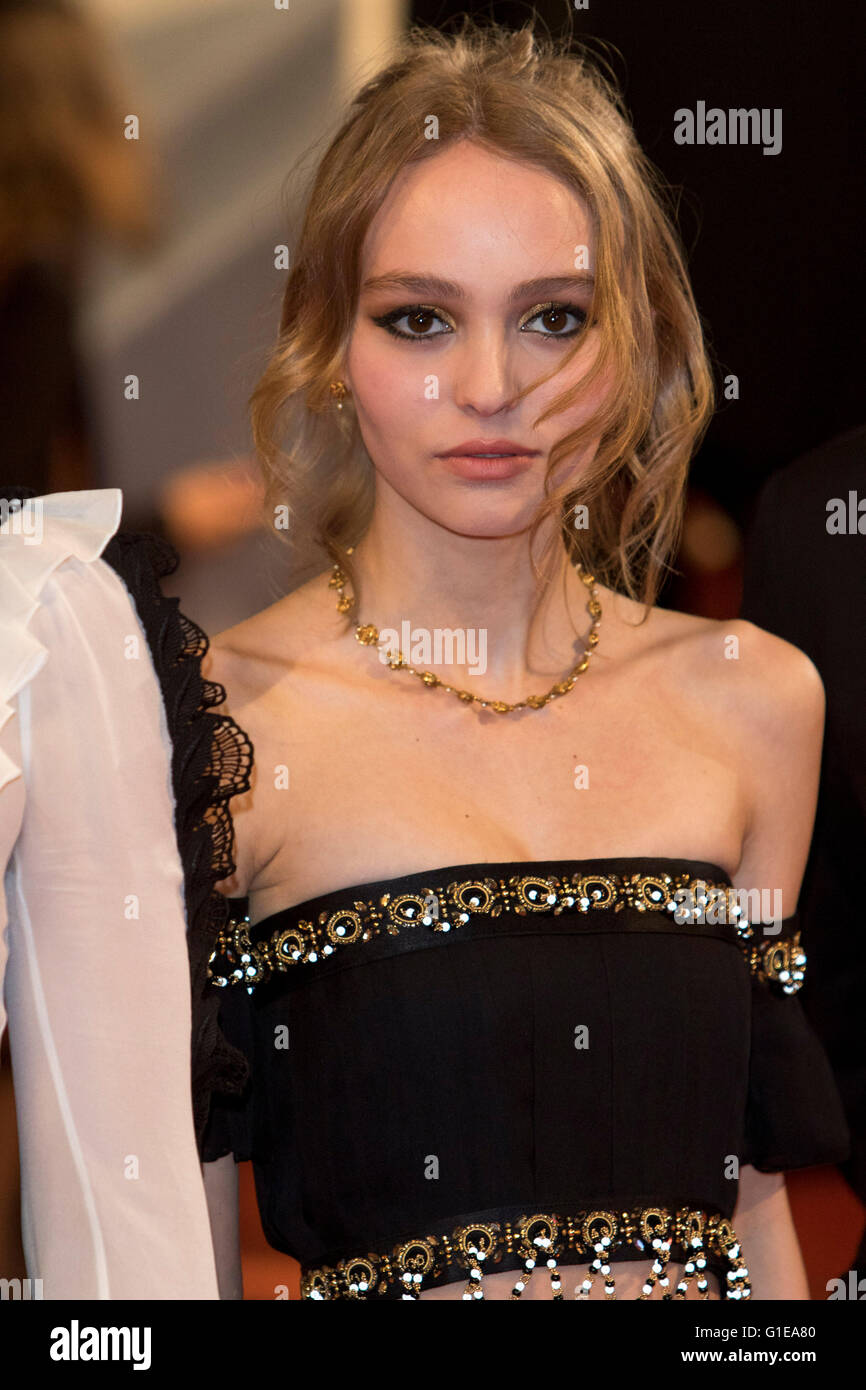 Cannes, France. 13th May, 2016. Actress Lily-Rose Depp attends the premiere of 'The Dancer' during the 69th Annual Cannes Film Festival at Palais des Festivals in Cannes, France, on 13 May 2016. Photo: Hubert Boesl Credit:  dpa picture alliance/Alamy Live News Stock Photo
