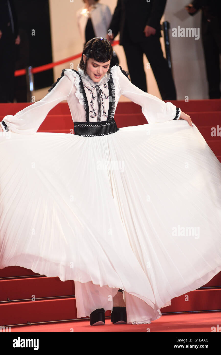 Cannes, France. 13th May, 2016. French actress Soko arrive for the screening of 'I, Daniel Blake'arrive for the screening of 'I, Daniel Blake' during the 69th annual Cannes Film Festival, in Cannes, France, 13 May 2016. Photo: Felix Hoerhager/dpa/Alamy Live News Stock Photo