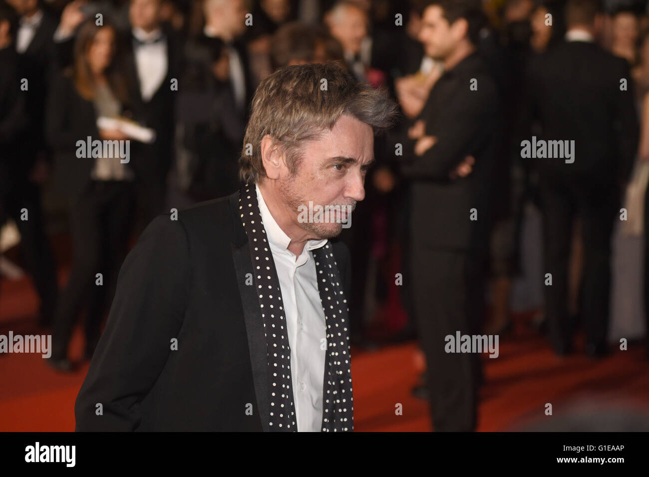 Cannes, France. 13th May, 2016. Jean-Michel Jarre arrive for the screening of 'I, Daniel Blake'arrive for the screening of 'I, Daniel Blake' during the 69th annual Cannes Film Festival, in Cannes, France, 13 May 2016. Photo: Felix Hoerhager/dpa/Alamy Live News Stock Photo