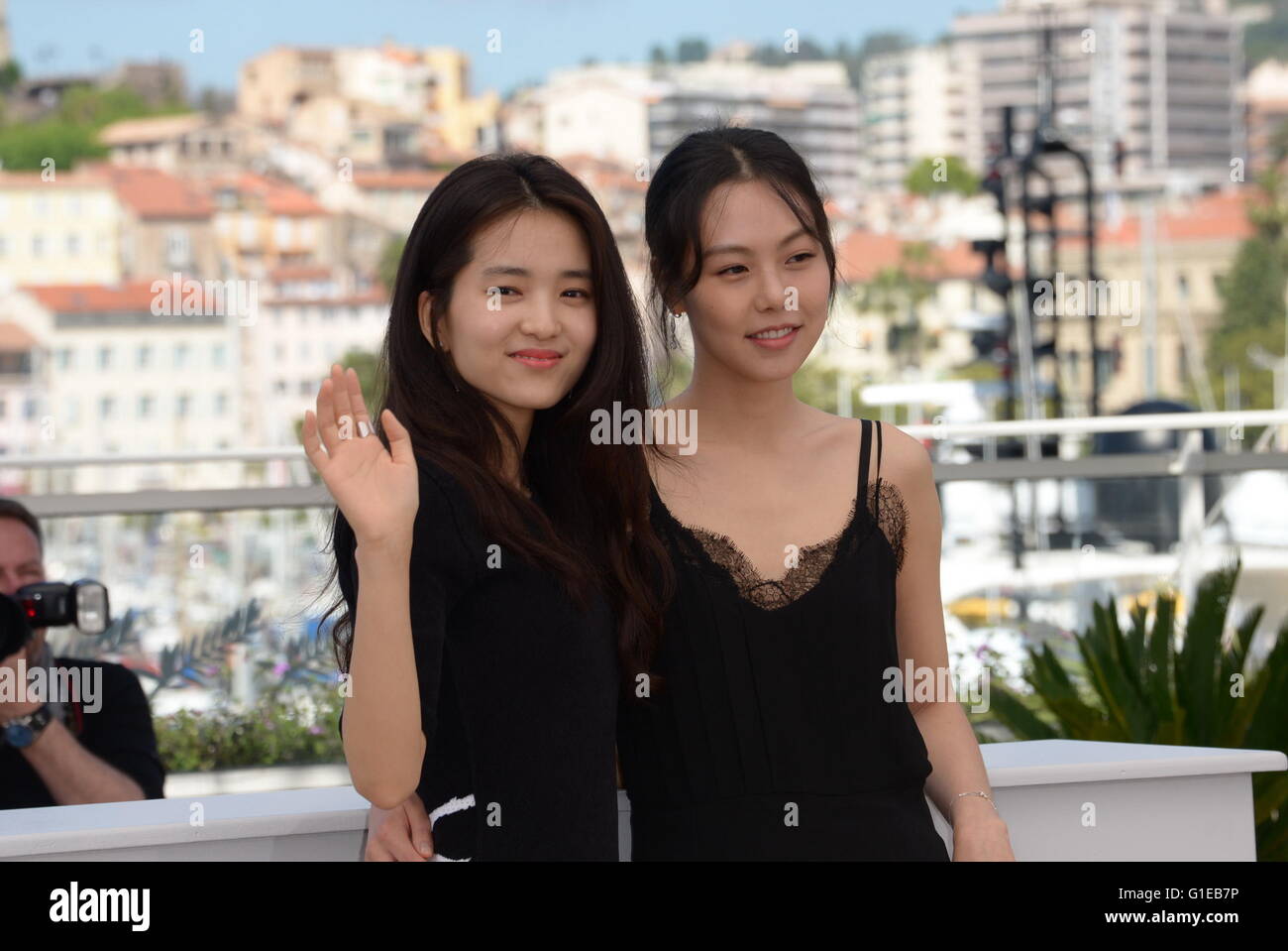 Cannes, France. 11th May, 2016. CANNES, FRANCE - MAY 14: Kim Tae-Ri, Kim Min-Hee attend the 'Mademoiselle (Agassi, The Handmaiden)' - Photocall at the annual 69th Cannes Film Festival at Palais des Festivals on May 14, 2016 in Cannes, France. © Frederick Injimbert/ZUMA Wire/Alamy Live News Stock Photo