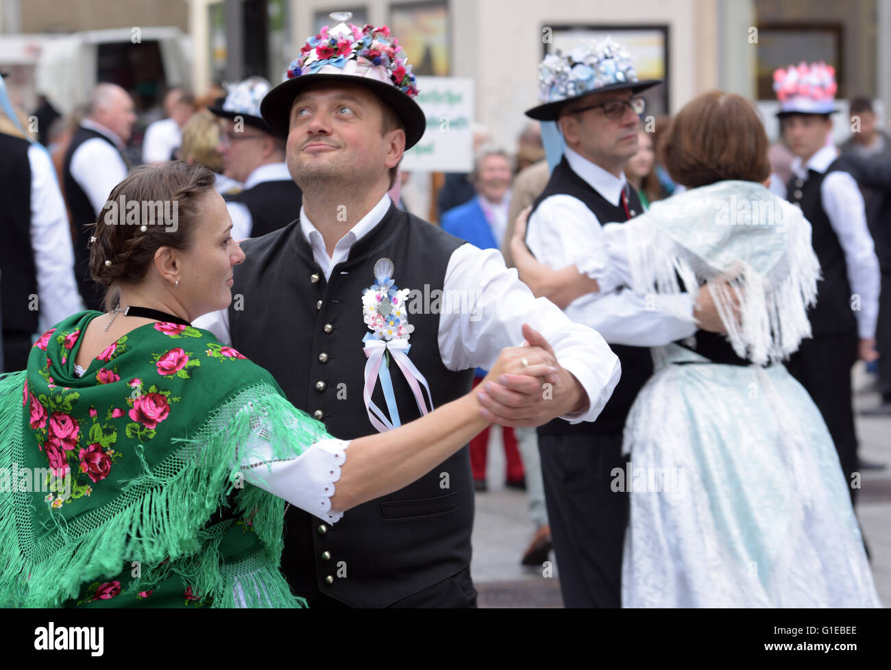 Ulm, Germany. 14th May, 2016. Banater Swabians dancing in their typical costumes in the inner city of Ulm, Germany, 14 May 2016. The ethnic group presents its customs and traditions before the celebrations on White Sunday. PHOTO: STEFAN PUCHNER/dpa/Alamy Live News Stock Photo