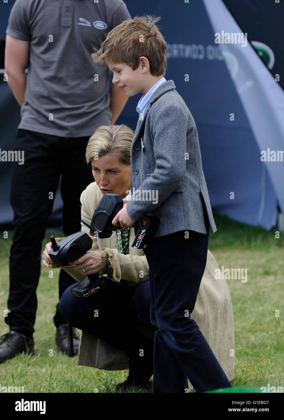 Windsor, Berkshire, UK. 14th May, 2016. The Royal Windsor Horse Show 2016. The Queen's 90th Birthday celebration. Windsor Castle. Windsor. HRH Sophie, Countess of Wessex with James, Viscount Severn. Driving the remote control land rovers at Windsor Great park Credit:  Julie Priestley/Alamy Live News Stock Photo