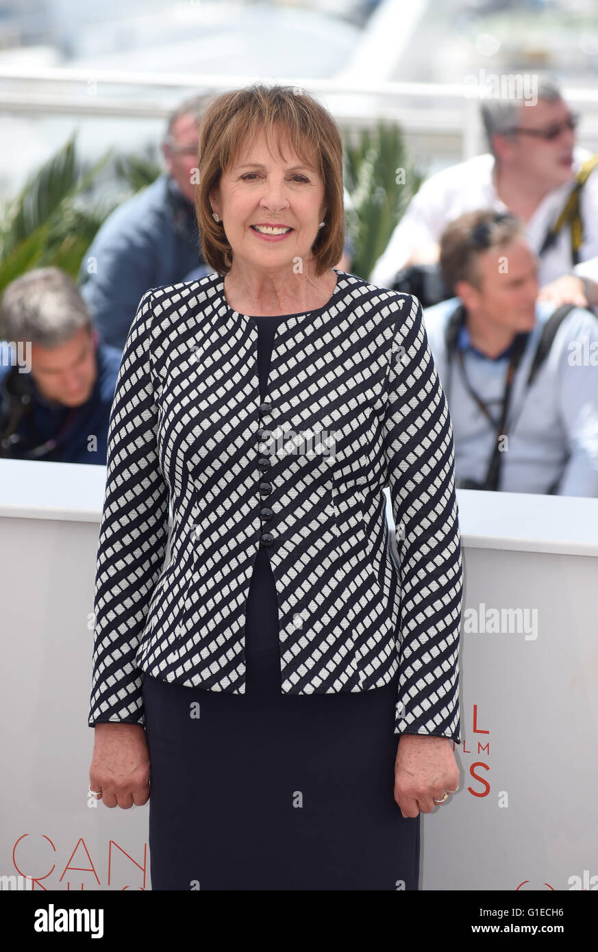 Cannes, France. 14th May, 2016. British actress Penelope Wilton pose during the photocall for 'The BFG' at the 69th annual Cannes Film Festival in Cannes, France, 14 May 2016. Photo: Felix Hoerhager/dpa/Alamy Live News Credit:  dpa picture alliance/Alamy Live News Stock Photo