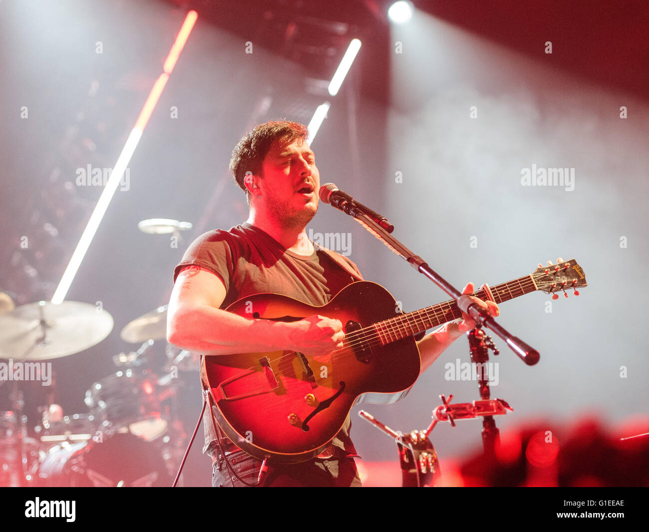 Hamburg, Germany. 13th May, 2016. The band Mumford & Sons performing at Barclaycard Arena in Hamburg, Germany, 13 May 2016. PHOTO: DANIEL BOCKWOLDT/dpa/Alamy Live News Stock Photo