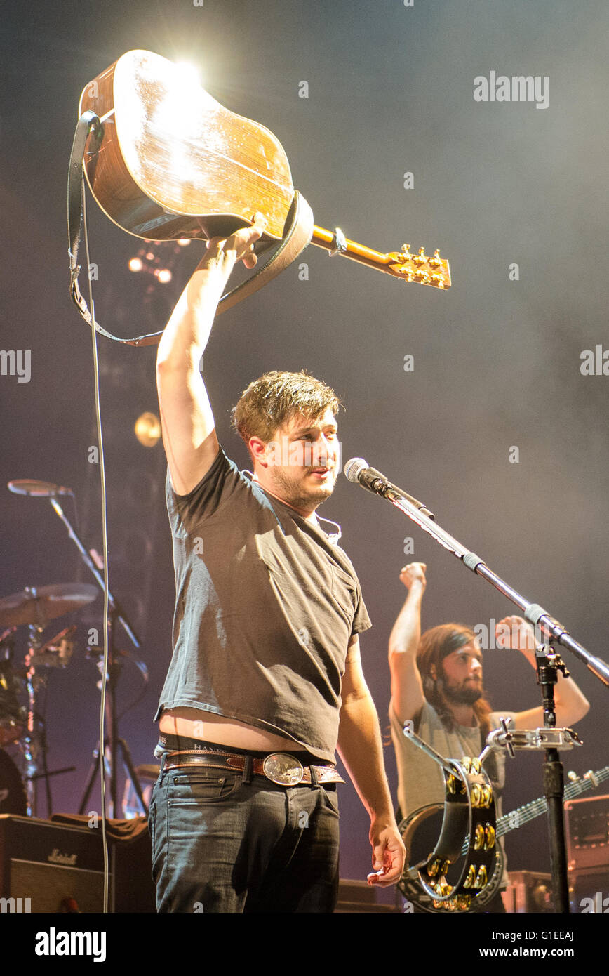 Hamburg, Germany. 13th May, 2016. The band Mumford & Sons performing at Barclaycard Arena in Hamburg, Germany, 13 May 2016. PHOTO: DANIEL BOCKWOLDT/dpa/Alamy Live News Stock Photo