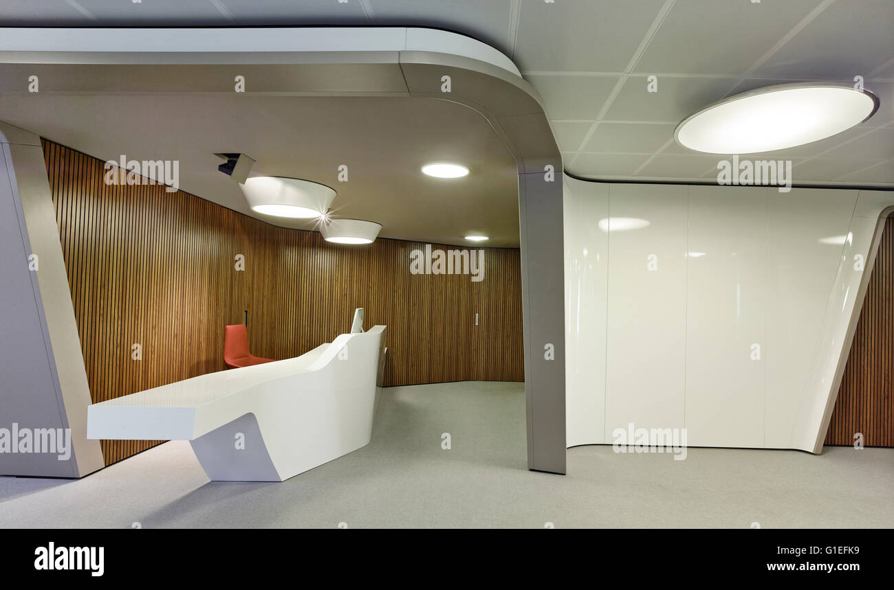 Inaugure Offices Barcelona Spain Hallway With A Small Work