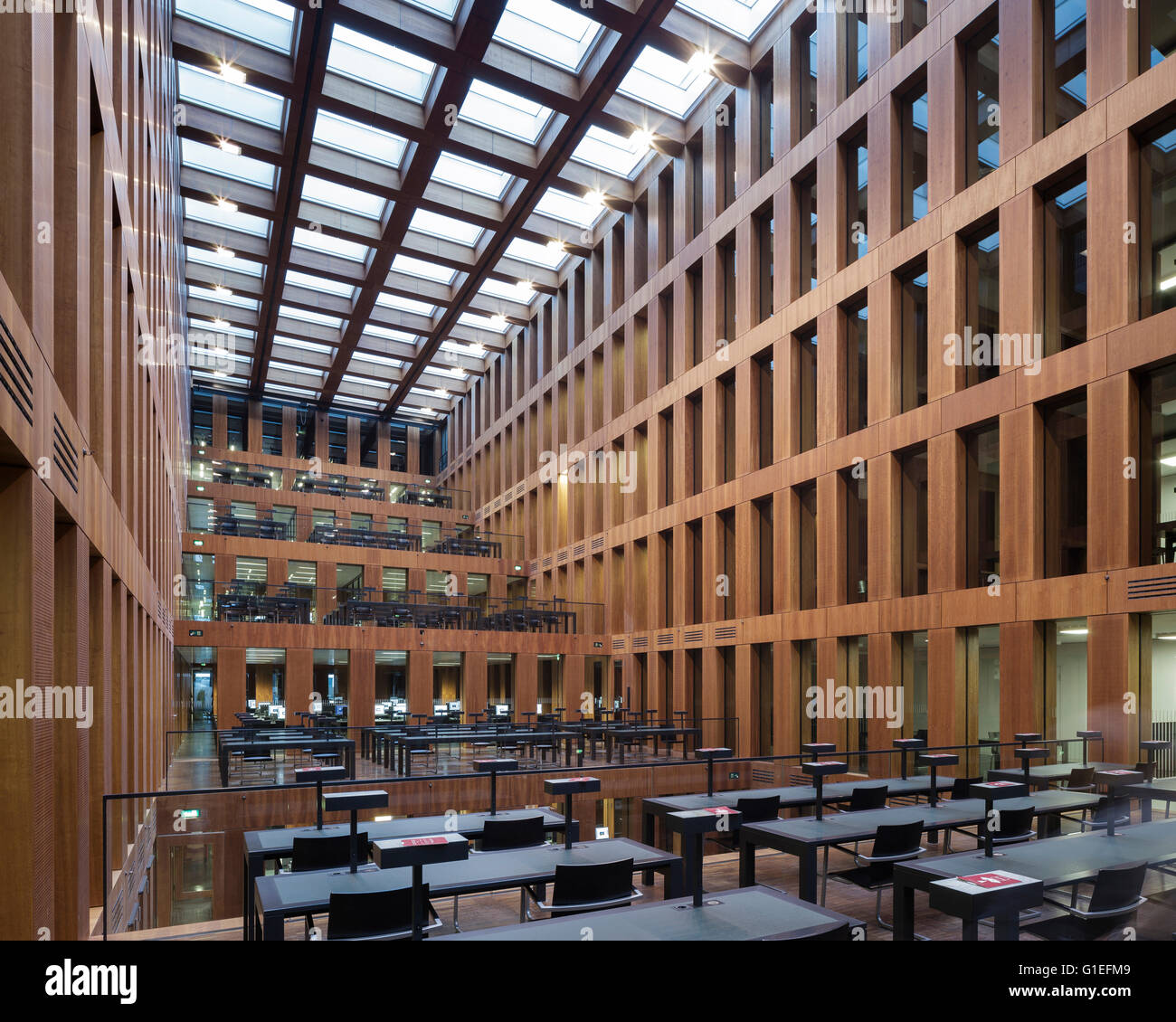 Jacob-und-Wilhelm-Grimm-Zentrum, Berlin, Germany. Open plan room with rows of contemporary style tables and chairs in rows. Stock Photo