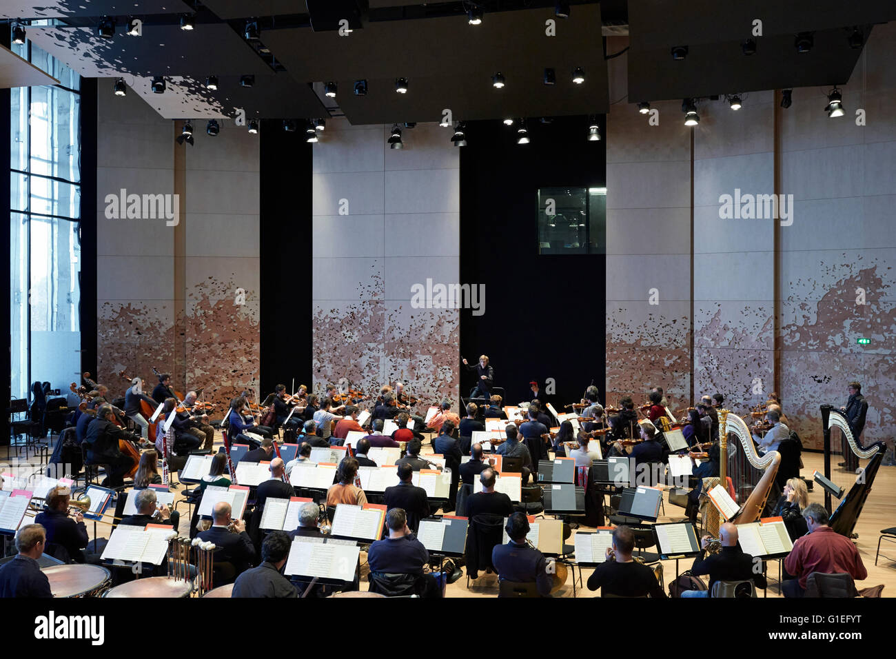 Philharmonie de Paris: Rehearsal room with the Orchestre de Paris. Musicians practising in a modern designed rehearsal room. Stock Photo