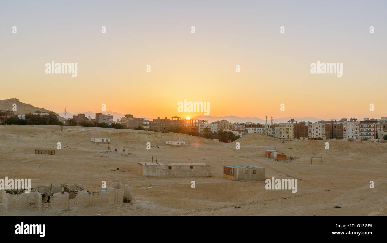 City in the desert hi-res stock photography and images - Alamy