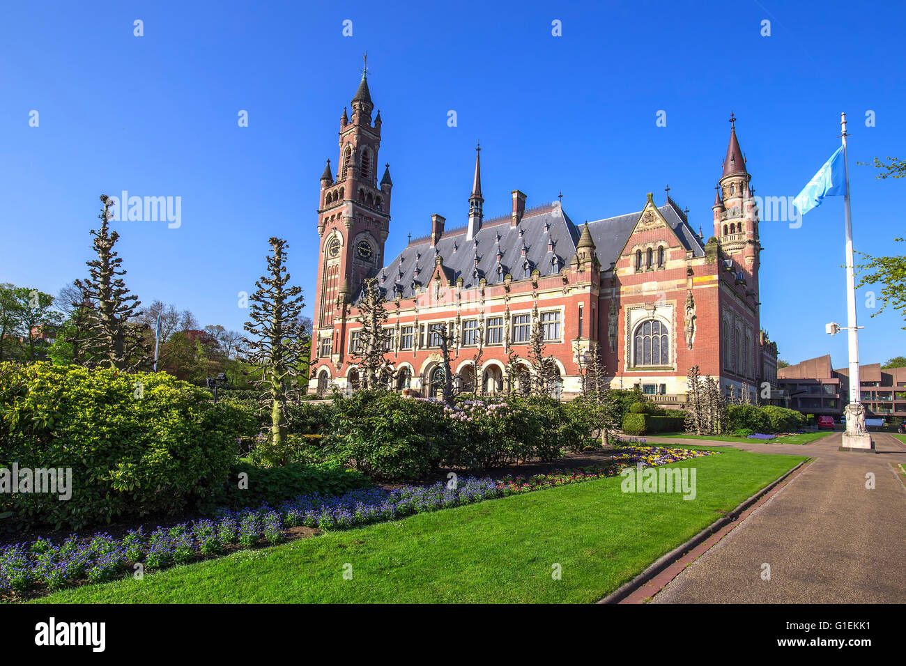 Front view of the beautiful garden of the Peace Palace or Vredespaleis ...