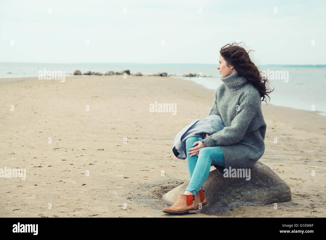 Cold woman wearing jacket hi-res stock photography and images - Alamy