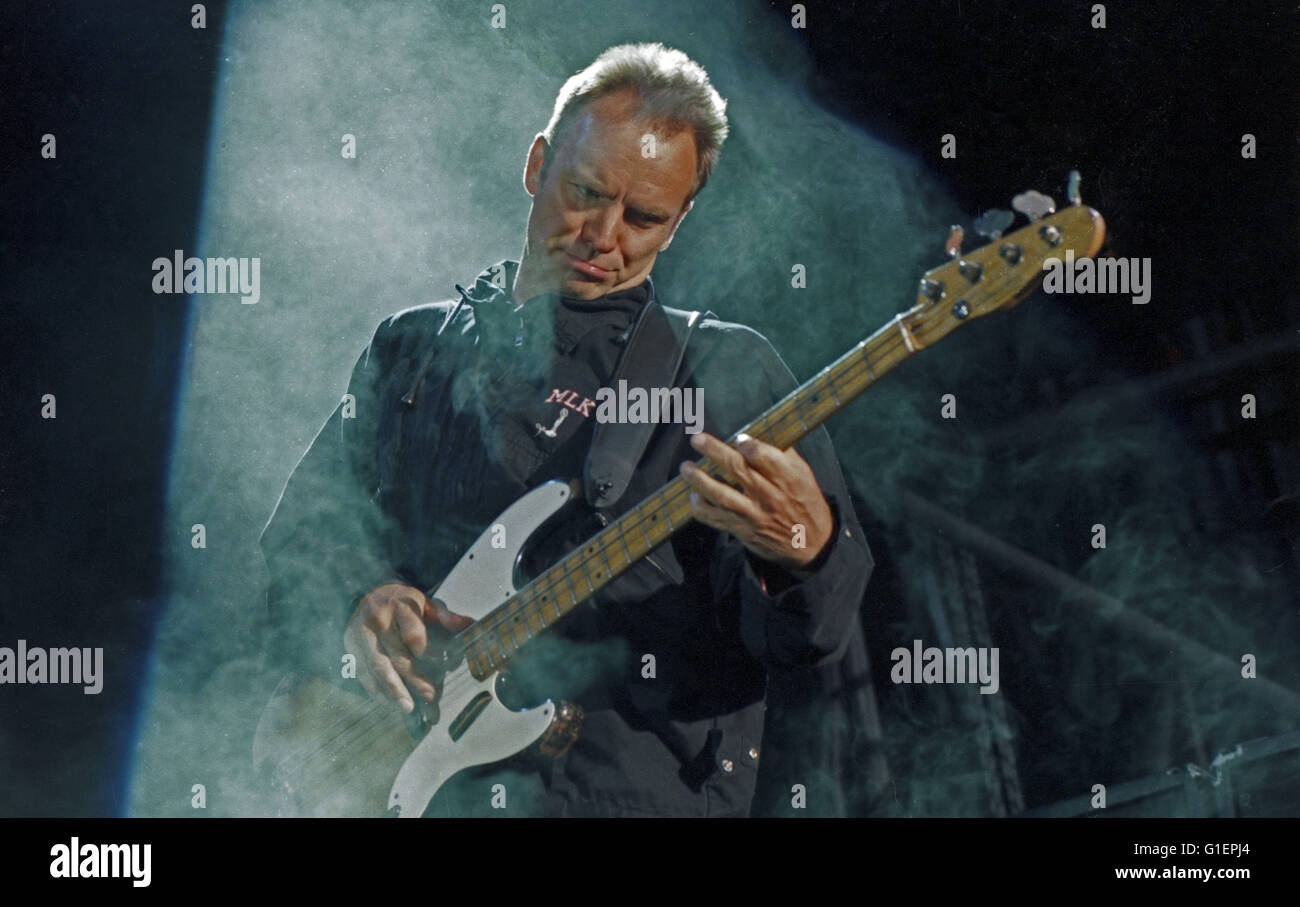 Der britische Musiker, Sänger und Schauspieler Sting in concert, 1990er Jahre. British musician, singer and actor Sting in concert, 1990s. Stock Photo