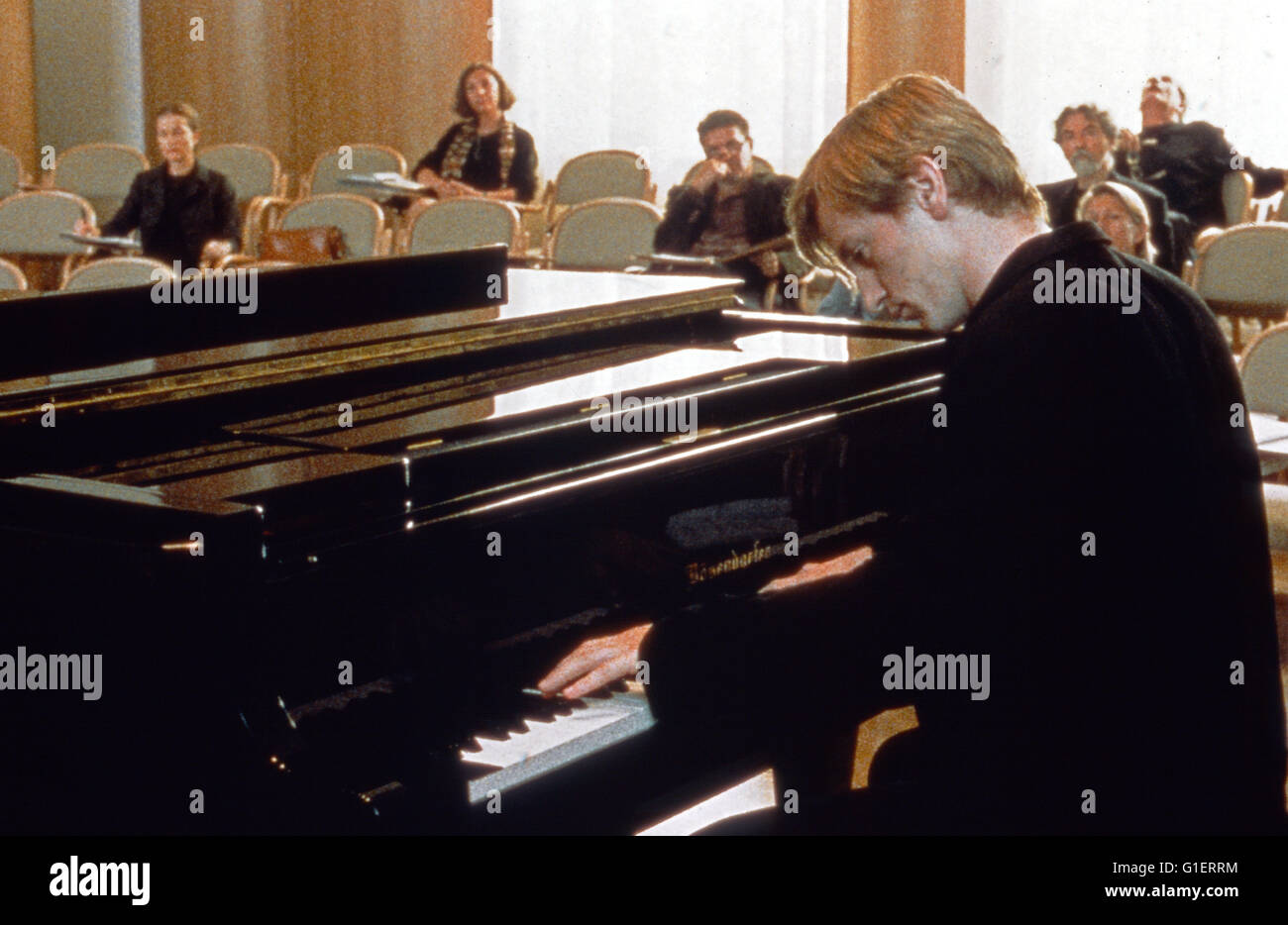 La Pianiste - A/F/D 2001 - Regie: Michael Haneke - Benoit Magimel am Flügel (Benoit Magimel playing the Bösendorfer Piano) Stock Photo