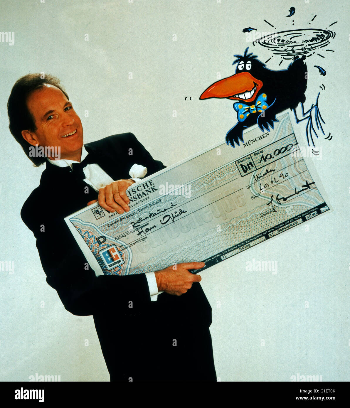 Der österreichische Fernsehmoderator Max Schautzer und der Rabe Moritz