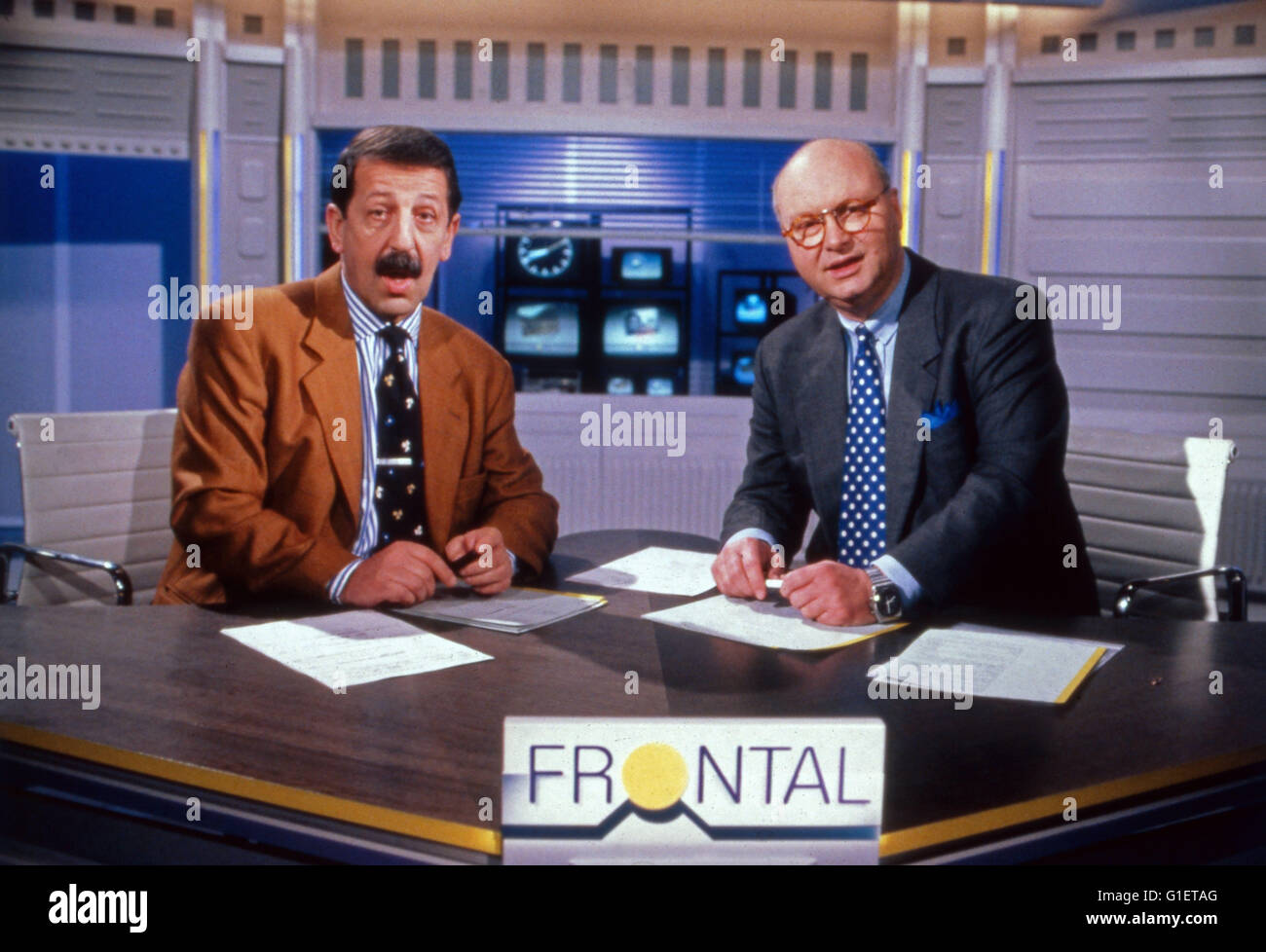 Frontal, Nachrichtenmagazin, Deutschland 1991 - 2000, Moderatoren: Ulrich Kienzle (links) und Bodo Hauser Stock Photo