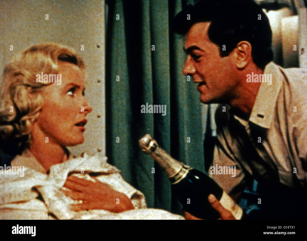 Operation Petticoat, aka: Unternehmen Petticoat, USA 1959, Regie: Blake Edwards, Darsteller: Dina Merrill, Tony Curts Stock Photo