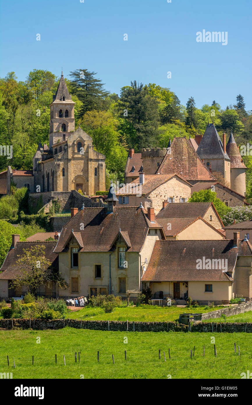 Saint-Paul de Chateauneuf village and his romanesque church, Saone-et-Loire department, Bourgogne-Franche-Comté, France Stock Photo