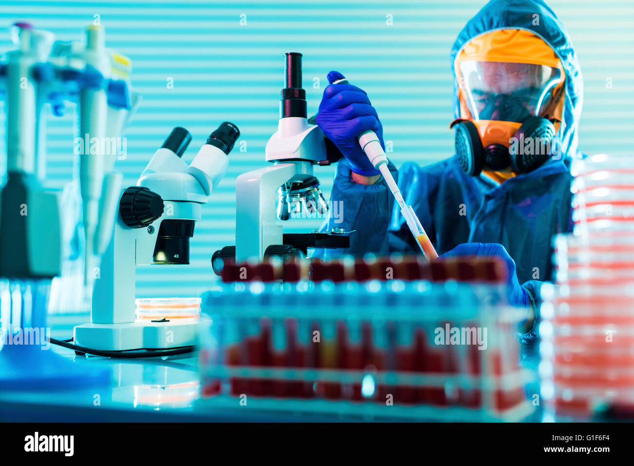 Microbiology laboratory hires stock photography and images Alamy