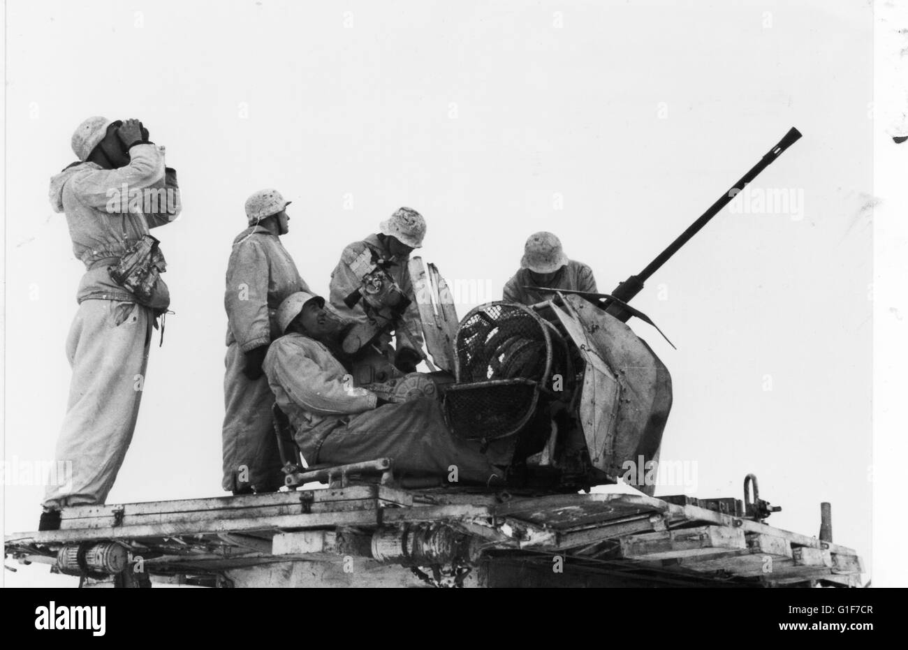 Wehrmacht Soldiers in snow Camouflage with a 20mm Anti Aircraft Gun on Eastern Front 1943 Stock Photo