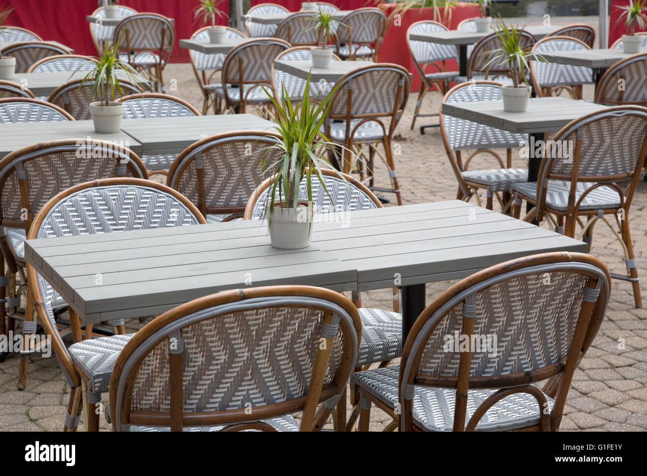 Cafe Table and Chairs in Urban Setting Stock Photo Alamy